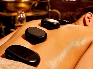 7 tác dụng mà massage body đá nóng mang lại