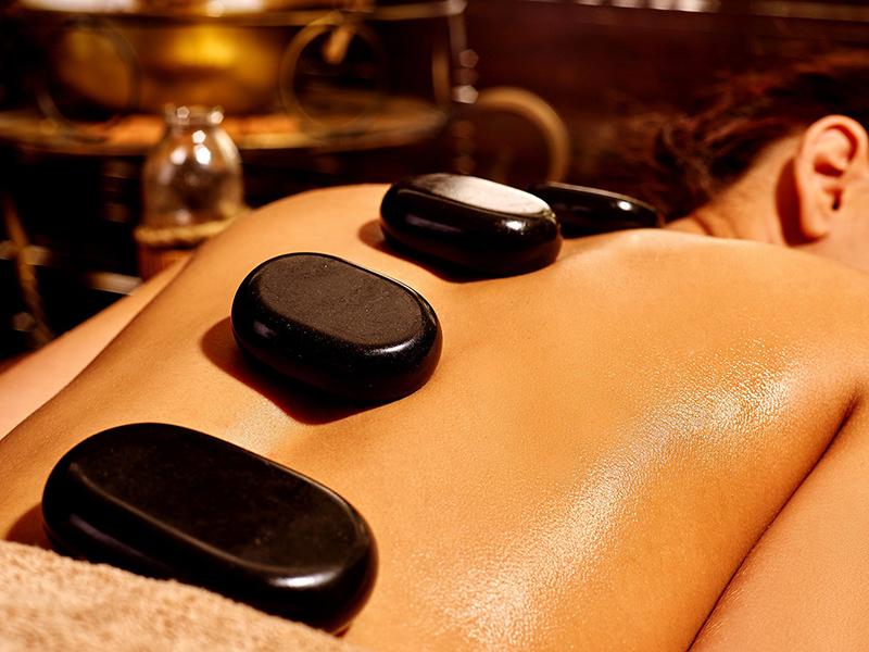 7 tác dụng mà massage body đá nóng mang lại